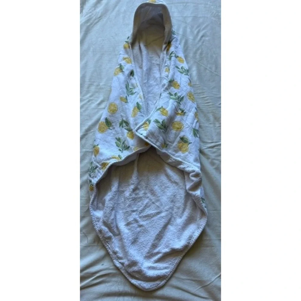 Bambi Bamboo Hooded Baby Towel Lemon Citrus Print White Muslin Terry Cloth